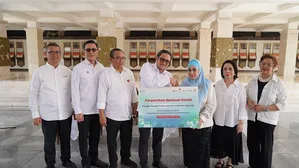 Pasar Modal Indonesia Berikan Bantuan untuk Petugas Makam Pahlawan